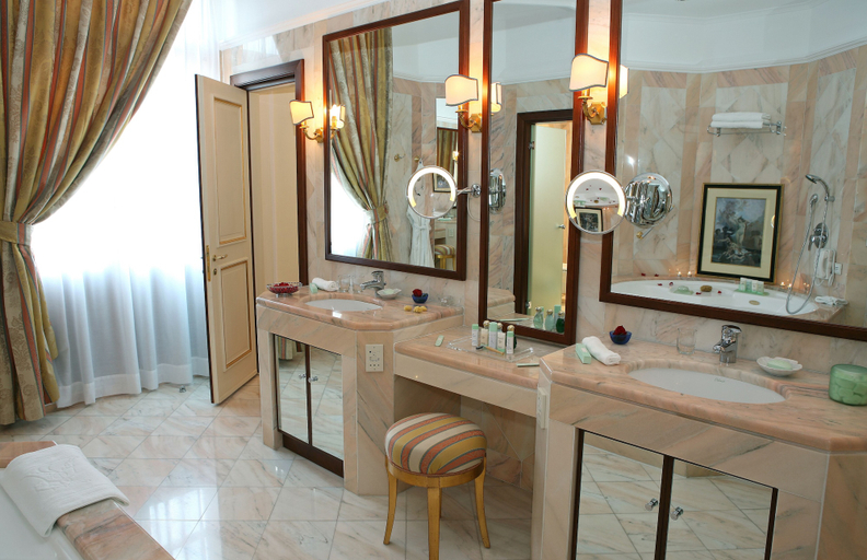 Bathroom 5, Grande Albergo delle Rose, South Aegean