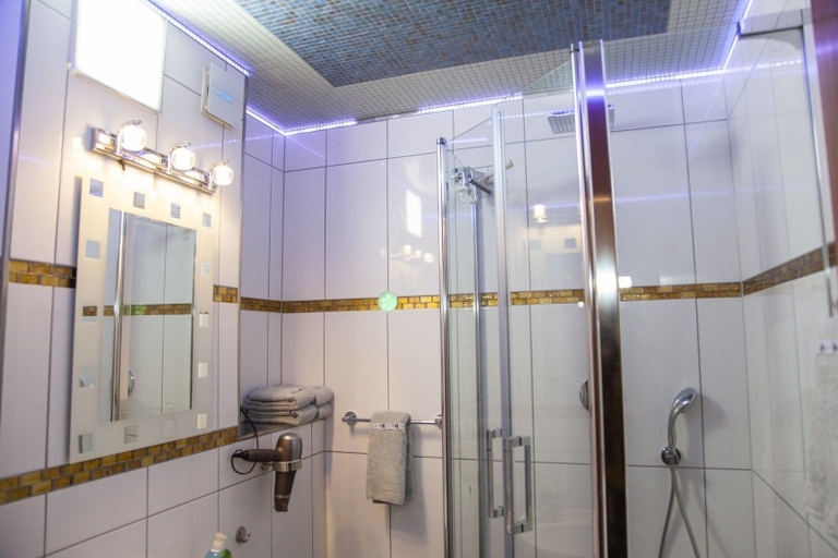 Bathroom 3, Ferienwohnung Royal, Bad Tölz-Wolfratshausen