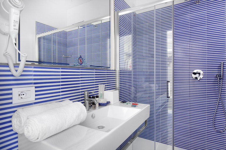 Bathroom 5, Sersale Suites, Napoli