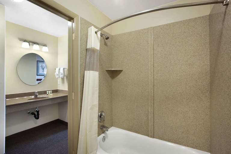 Bathroom 4, Days Inn by Wyndham Beaver, Beaver