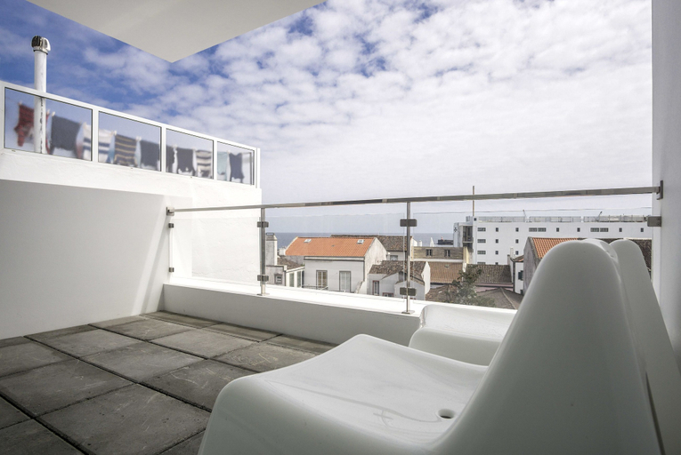 Others 5, Market Place, Ponta Delgada