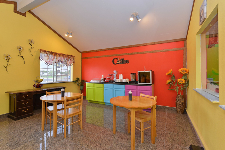 Others 4, Frontier Motel, Chaves