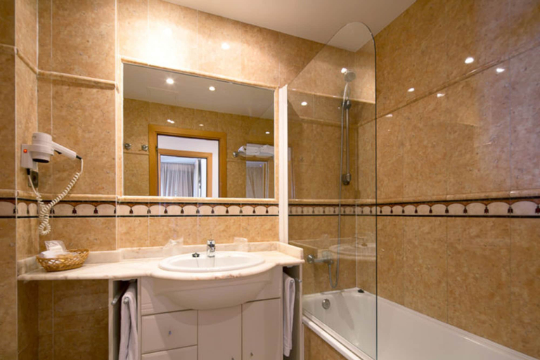 Bathroom 5, Hotel Port Sitges, Barcelona