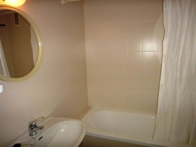 Bathroom, Apartamentos Mirasol-24, Girona