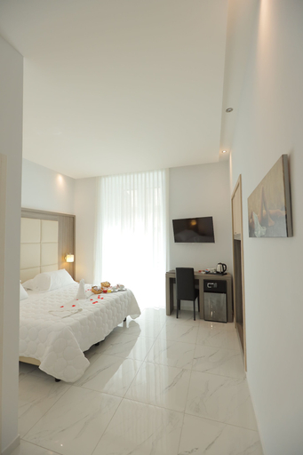 Bedroom 2, Garibaldi Suite, Napoli