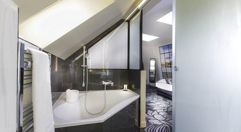 Bathroom 5, Hotel Ile de France Opéra, Paris