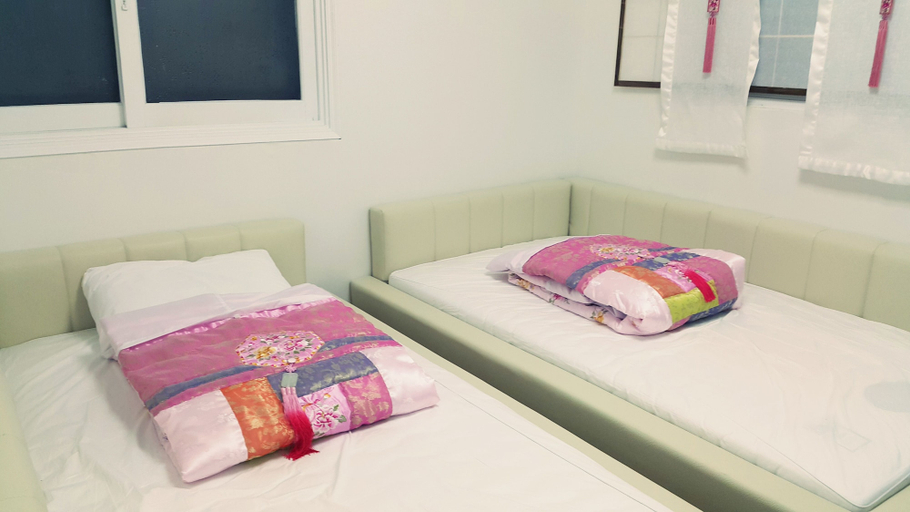 Bedroom 4, King Kong Guest House, Mapo
