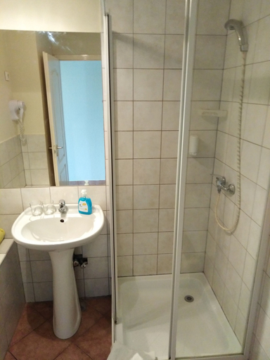 Bathroom 4, Hotel Viktória Vendégház, Balatonalmádi