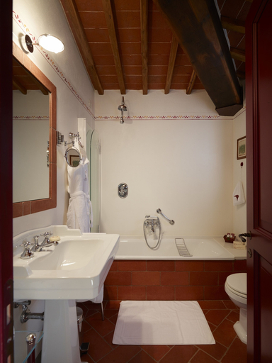 Bathroom 5, Hotel Le Fontanelle, Siena