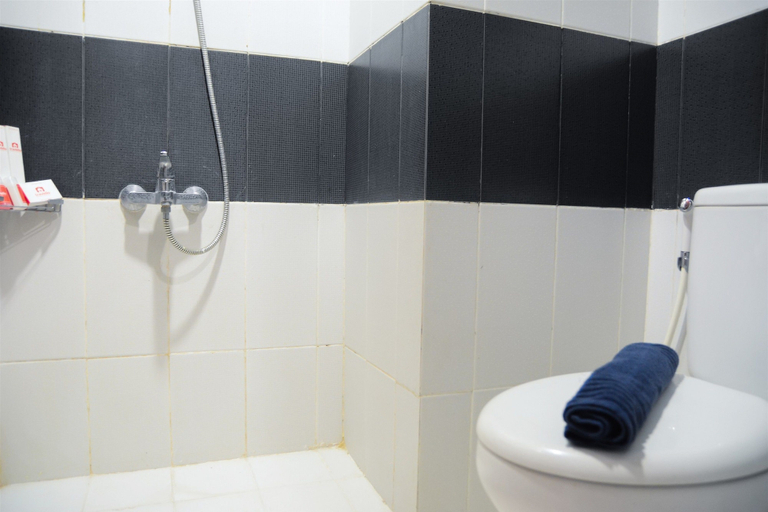 Bathroom 5, Gorgeous Studio Cinere Bellevue Apartment By Travelio, Depok