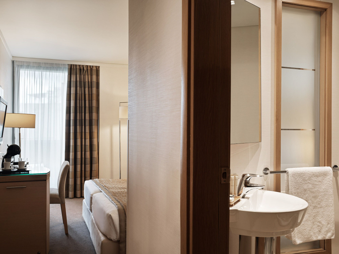 Bathroom 5, Galaxy Hotel Iraklio, Crete