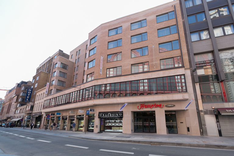 Exterior & Views