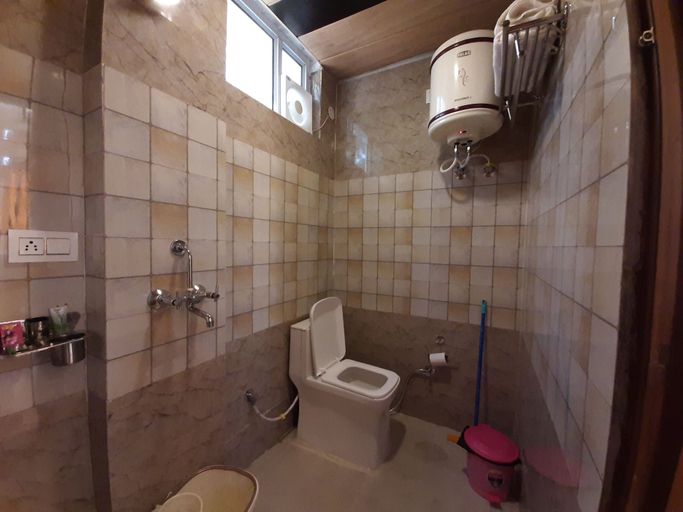 Bathroom 4, Hotel Yoga Retreat, Garhwal