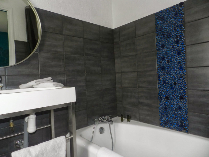 Bathroom 3, Hôtel l'Orangeraie, Var