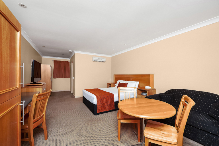 Bedroom 4, Sunseeker Motor Inn, Eurobodalla