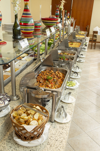 Food & Drinks 11
