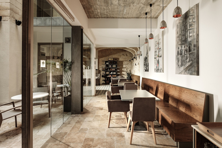 Food & Drinks 5, 19 Rooms