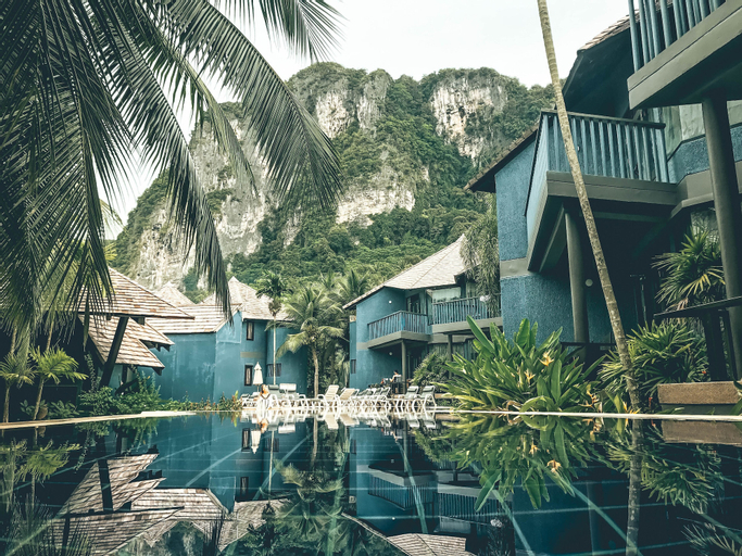 Exterior & Views 29
