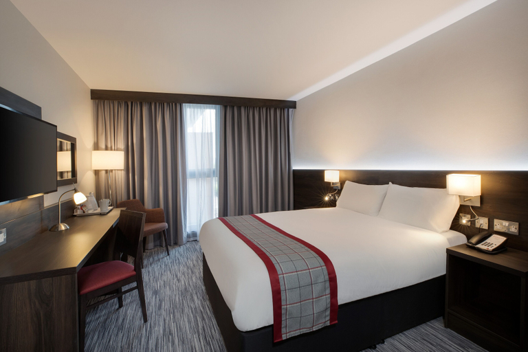 Bedroom 4, Ramada by Wyndham Leeds East, Leeds