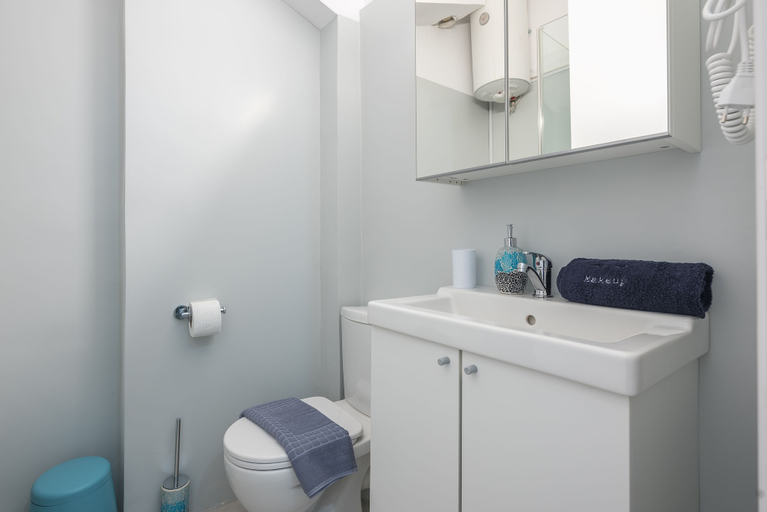 Bathroom 3, Stylish Suite by CloudKeys, Attica