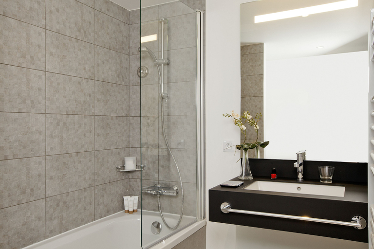 Bathroom 4, Residhome Puteaux La Defense, Hauts-de-Seine