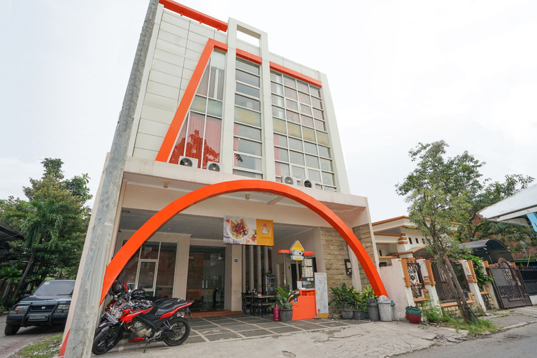 Exterior & Views 2, OYO 450 Semampir Residence, Surabaya