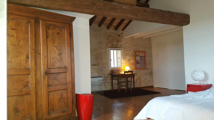 Bedroom 2, Chambres d'Hôtes Lou Calvari, Gard