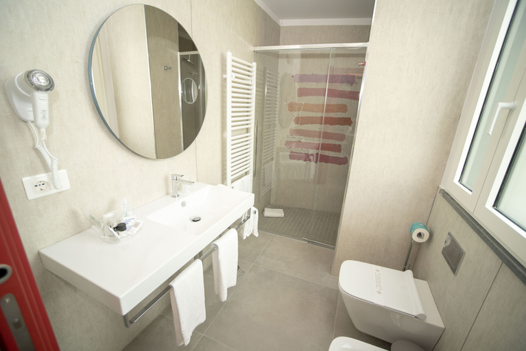Bathroom 5, Hotel Malavoglia, Catania