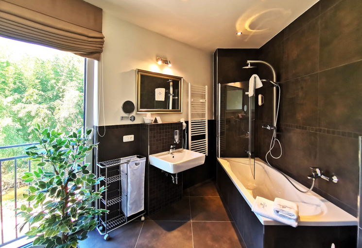Bathroom 5, Hotel Gutsmühle, Miltenberg