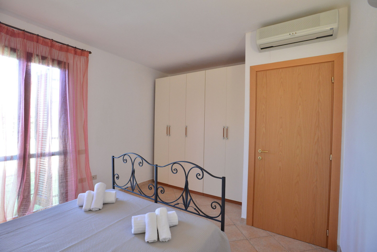 Room 4, IzzHome Crispi, Cagliari