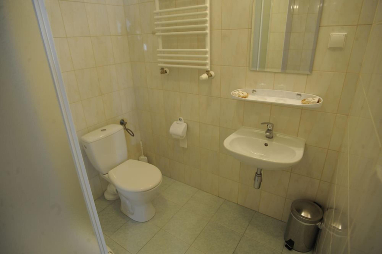 Bathroom 4, Zlote Deby Hotel, Warsaw