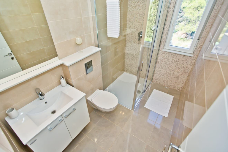 Bathroom 4, Villa Blazen, Sućuraj