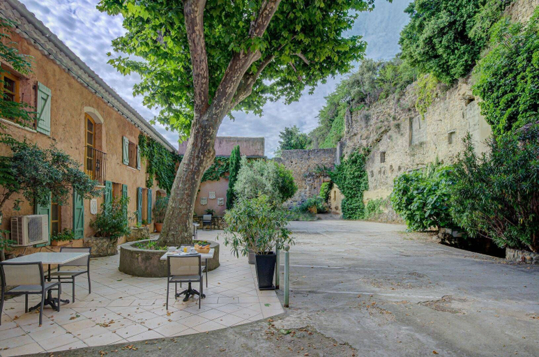 Others 5, Hotel Saint Jean, Vaucluse