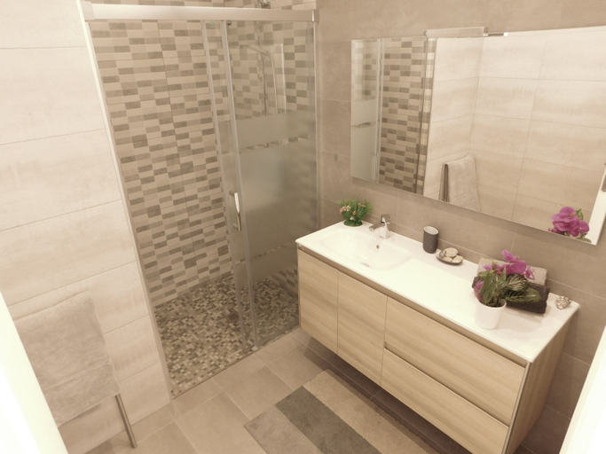 Bathroom 4, Casa Camelias - A180, Girona