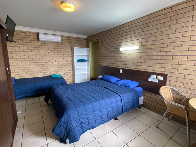 Bedroom 5, Grand Hotel Motel, Belyando