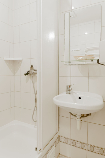 Bathroom 4, Baltica Hotel, Gur'evskiy rayon