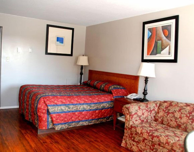 Bedroom 2, Best Lodge Motel, Division No. 10