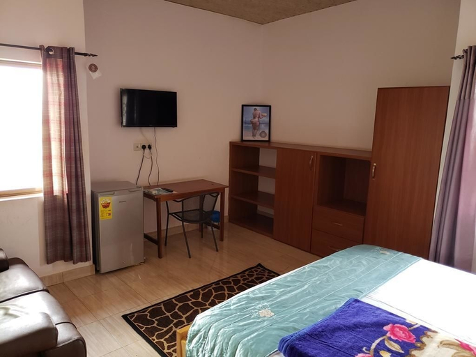 Bedroom 2, Nabegyi Hotel, Ga East