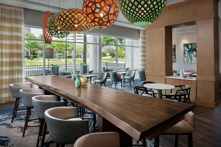 Food & Drinks 5, Hampton Inn & Suites Teaneck Glenpointe, Bergen