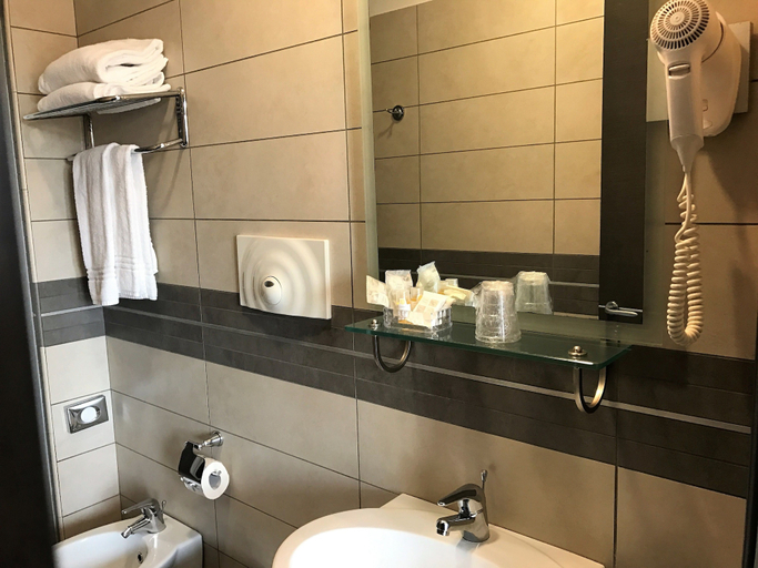 Bathroom 5, Visagi, Napoli