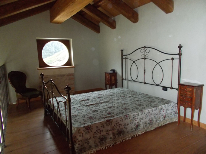 Bedroom 3, Agriturismo Ercolana, Cuneo