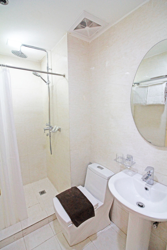 Bathroom 2, Asian Mansion Il, Makati City