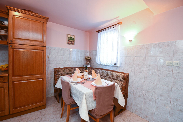 Others 5, Apartment 1492, Barban