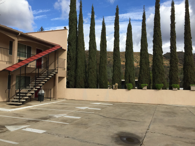 Exterior & Views 2, The Yosemite Inn, Mariposa