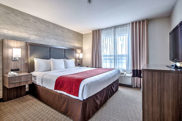 Bedroom 4, Comfort Inn And Suites South, Division No. 6