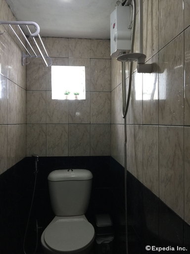 Bathroom 4, Ricardo Valley Inn, Coron