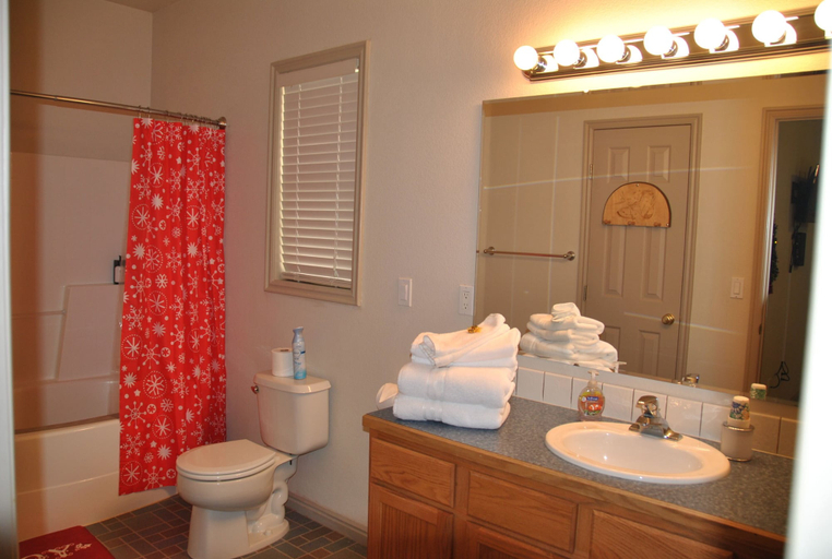 Bathroom 4, Perfect Moments B&B and Event Venue, Canyon