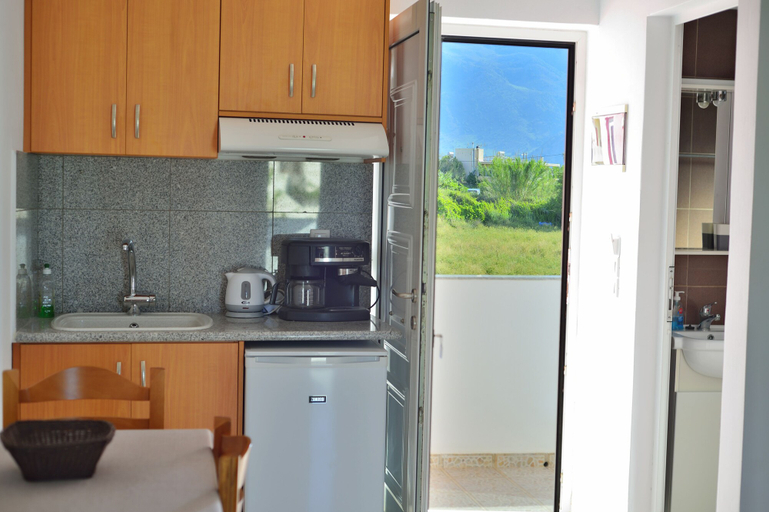 Others 5, Reina Apartments, Crete