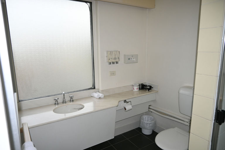 Bathroom 3, Hamilton Motor Inn, Hamilton