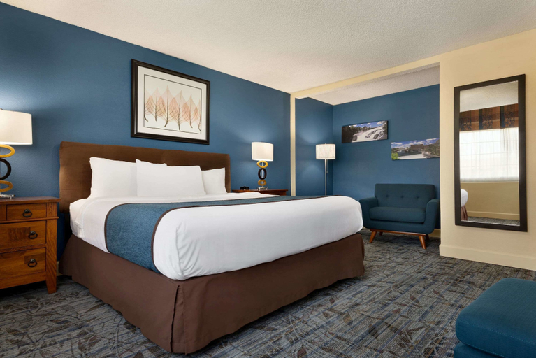 Bedroom 3, Ramada by Wyndham Spokane Airport, Spokane
